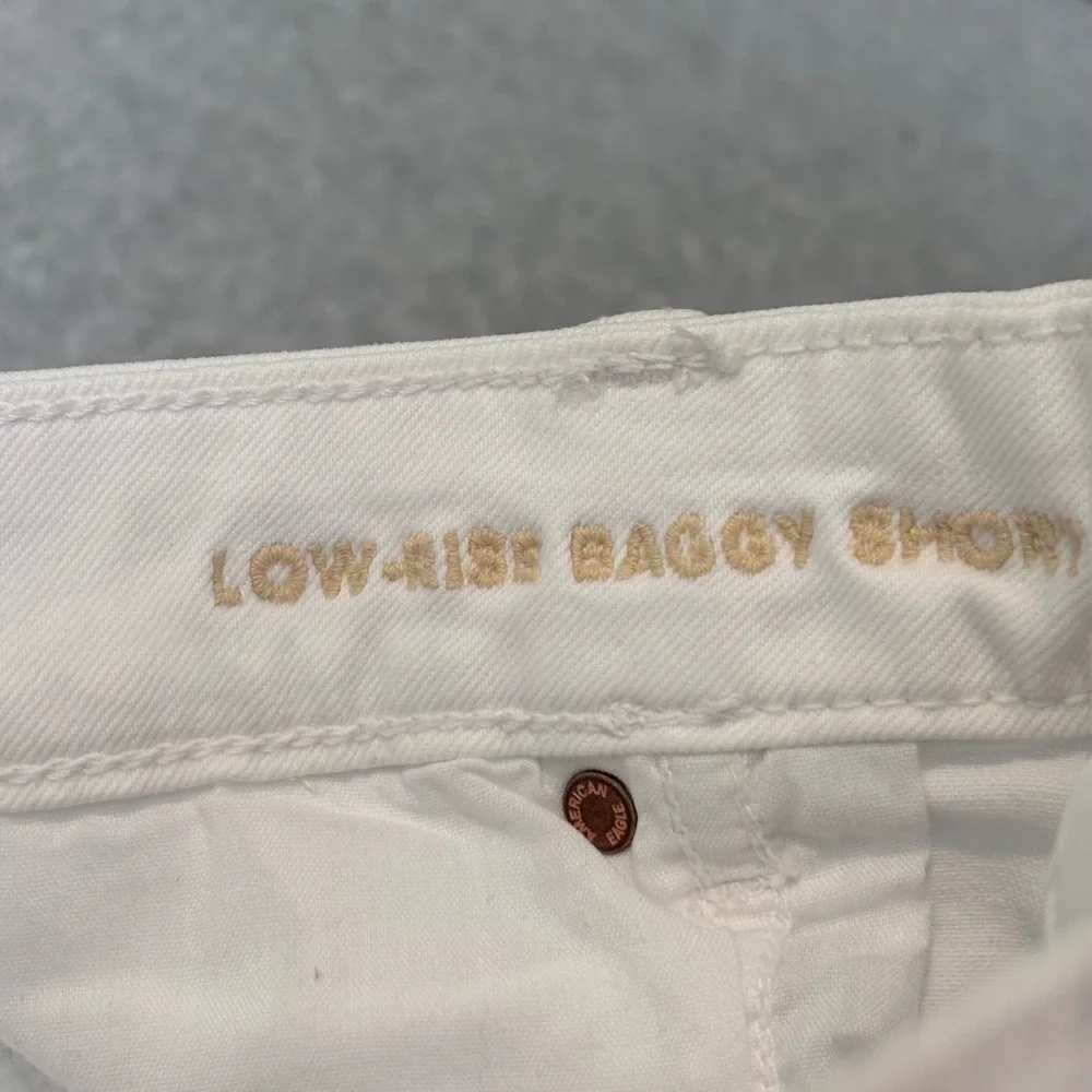 American Eagle Women's 16 Low‎ Rise Baggy Short White Stretch Jeans Denim NWT
